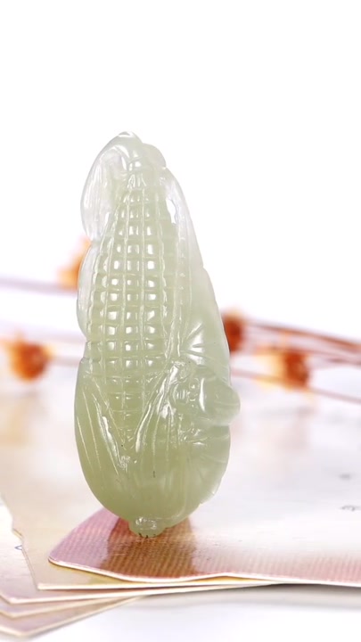 给大家讲一下,什么叫和田玉糖皮.